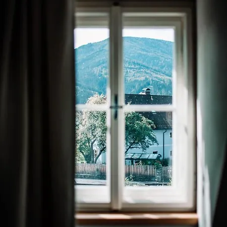 Steinthron Hotel *