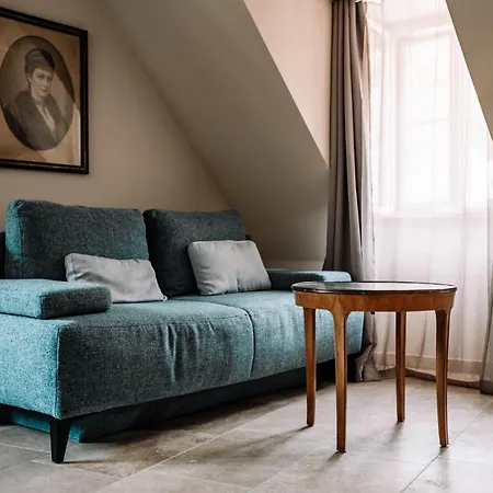 Steinthron فندق Kalwang